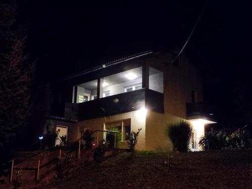 a house lit up at night with lights at Mjesto za odmor Golden Hill in Šandrovac