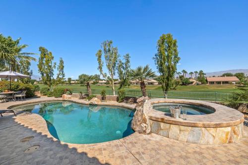 Bazén v ubytování Luxury Living with Unmatched Views - Green Hills nebo v jeho okolí