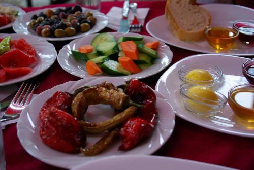 Makanan di atau berdekatan hotel