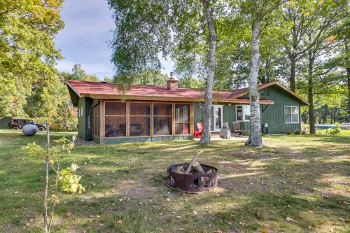 Κήπος έξω από το Lakefront Walker Home with Boat Dock and Lift!