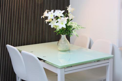 Imagen de la galería de דירת אירוח vip רק 5 דקות נסיעה מהים חלום של מקום, en Ashkelon