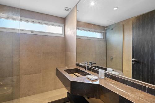 a bathroom with a sink and a mirror at La Vie Suite Madero in Buenos Aires