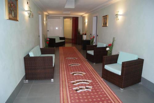 a room with a long table with chairs at Residence Aprilia in Grado
