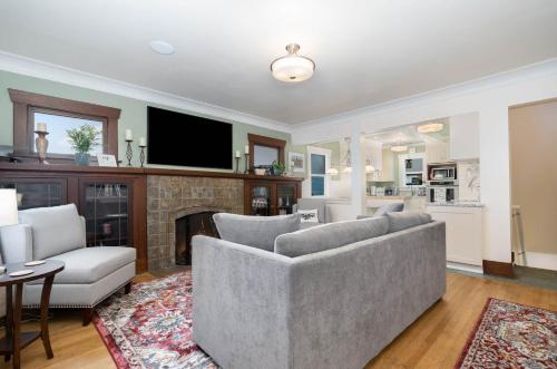 a living room with a couch and a fireplace at Wallingford Oasis in Seattle