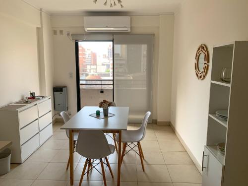 a kitchen and dining room with a table and chairs at Urban Pulse in San Miguel de Tucumán