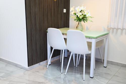 Imagen de la galería de דירת אירוח vip רק 5 דקות נסיעה מהים חלום של מקום, en Ashkelon