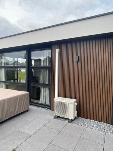 Balkón nebo terasa v ubytování Edelhert, moderne en comfortabele vakantiewoning met hottub!