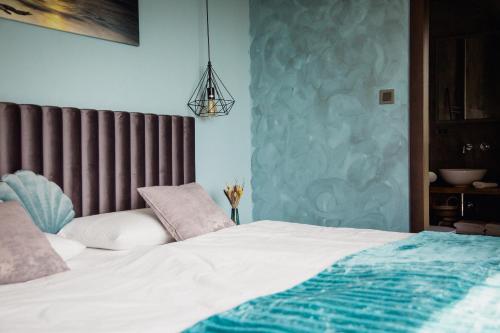 Billede fra billedgalleriet på Beautiful villa with private pool near sea i Baška