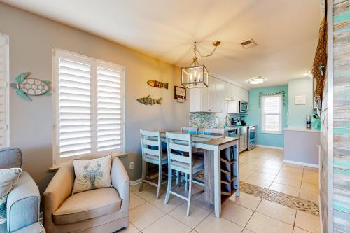 Poolside Villas 303 photo 6