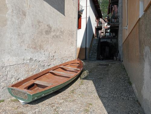 a boat sitting on the side of a building at Casa Corinna, Lake View, Terrace, Private Garage! in Colonno