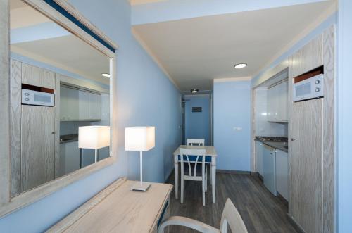 Imagem da galeria de Apartamentos Colón Playa em Las Palmas de Gran Canárias