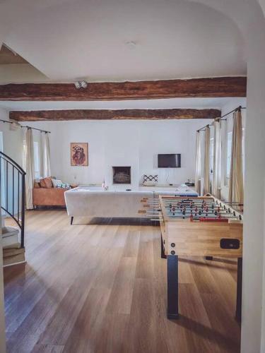 a large room with a bed and a pool table at Gîte de l'Ourchet in Ramillies