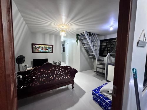 Ruang duduk di Manah Villa Batangas