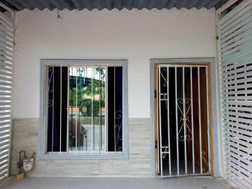 a room with a door and a window at Hostal Emanuel in Aracataca