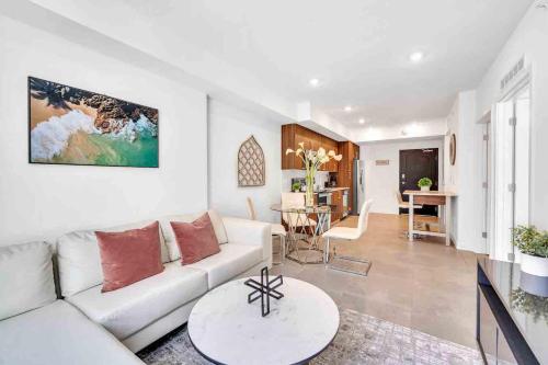 Гостиная зона в Modern Unit in Downtown Miami With Free Parking