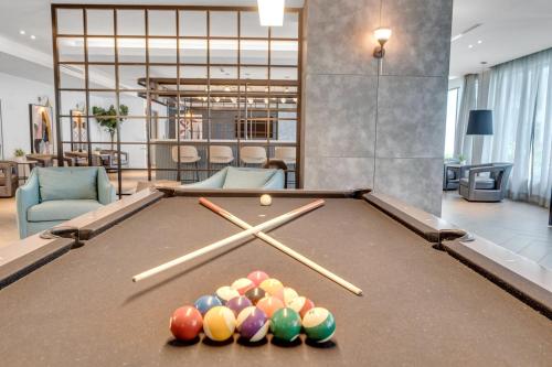 Бильярд в Modern Unit in Downtown Miami With Free Parking