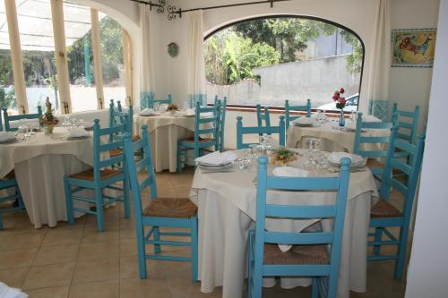 Ristorante o altro punto ristoro di Hotel S'Ortale Possibilità di Parcheggio interno e Ristorante all'aperto