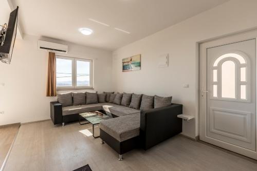 Family friendly house with a swimming pool Podstrana, Split - 21718