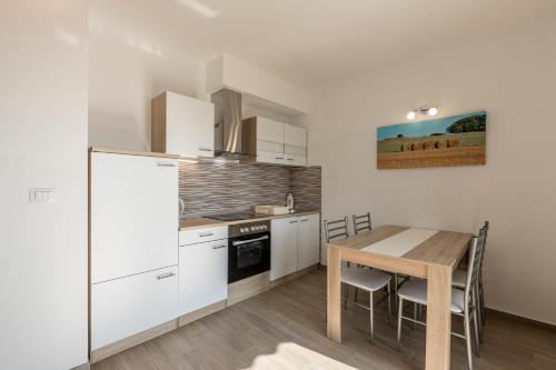 Family friendly house with a swimming pool Podstrana, Split - 21718