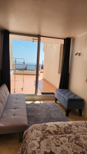 a bedroom with a bed and a view of the ocean at Hermoso Departamento Iquique in Iquique