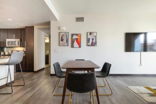a kitchen and dining room with a table and chairs at New WeHo Luxury Apartment in Los Angeles