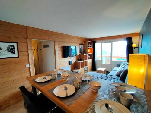 Photo de la galerie de l'établissement Avoriaz: Appartement rénové 3 pièces, 6 pers, balcon, wifi, casier à skis - FR-1-633-76, à Morzine