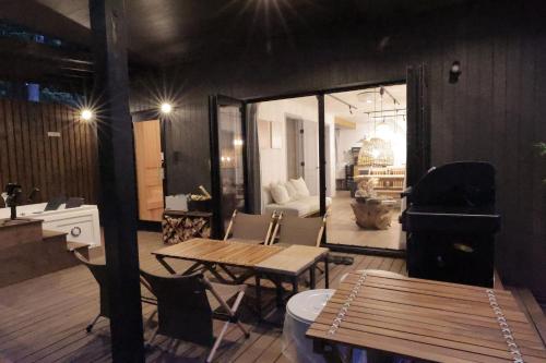 Zona de estar de SAUNA FOREST CABIN 軽井沢 御代田 B棟 mori-asobi