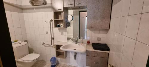 Kúpeľňa v ubytovaní Apartment in Fischamend 2 Bedrooms - 3 Beds