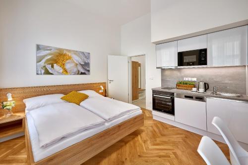 Kuchyň nebo kuchyňský kout v ubytování DownTown Suites Rubesova