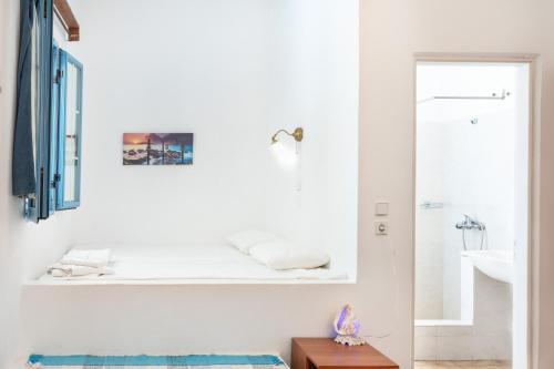 Ένα μπάνιο στο Beachfront Lampis Dolphin 2