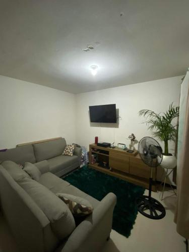 阿瓜斯卡連特斯的住宿－Casa para descanso，带沙发和平面电视的客厅