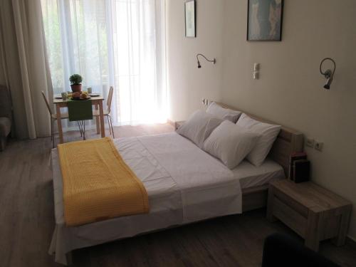
Säng eller sängar i ett rum på Kerameion
