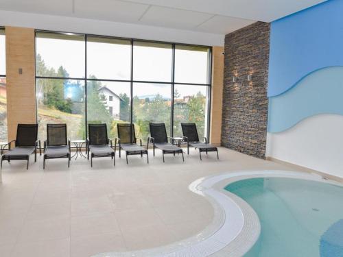 a lobby with a row of chairs and a pool at Zlatiborski konaci k14/3 in Zlatibor