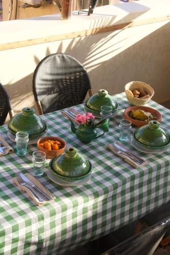 Comida en o cerca de este riad