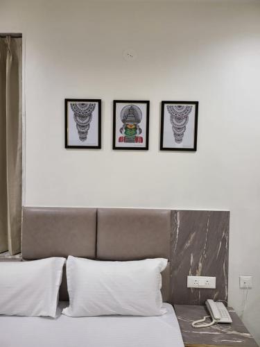 Postel nebo postele na pokoji v ubytování Hotel Jay Palace Inn