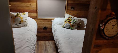 Ένα ή περισσότερα κρεβάτια σε δωμάτιο στο Glasson Glamping Farm