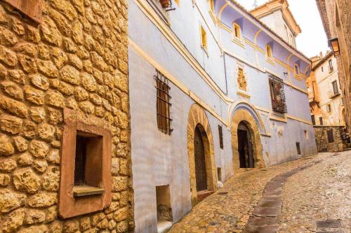 アルバラシンにあるCasa Jarreta Azagra Albarracinの古石造りの建物内の空路