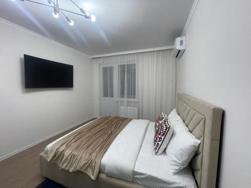 Postel nebo postele na pokoji v ubytování Жк Сезим кала бахыт