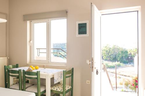 En balkon eller terrasse på Yasmine Apartments and Rooms
