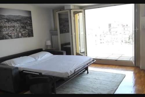 Katil atau katil-katil dalam bilik di Amazing Apartment with view near metro
