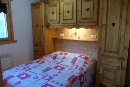 Ένα ή περισσότερα κρεβάτια σε δωμάτιο στο Appartement chaleureux, 8 personnes, 3 chambres - COEUR12