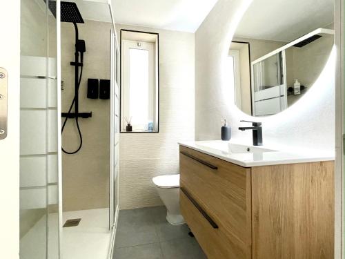 SPACIOUS, SUNNY FLAT BY CITY OF ARTS & SCIENCES