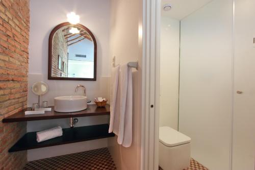 Bilik mandi di Hotel Patria Chica