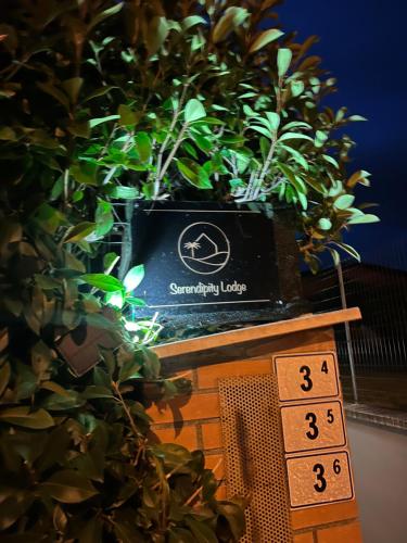 Certifikát, hodnocení, plakát nebo jiný dokument vystavený v ubytování Serendipity