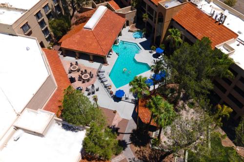 an overhead view of a pool at a resort at Sheraton Tucson Hotel & Suites in Tucson