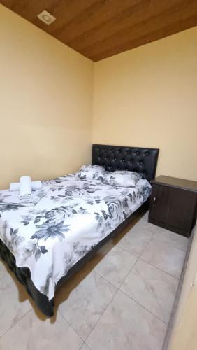 Llit o llits en una habitació de Sv Hotel