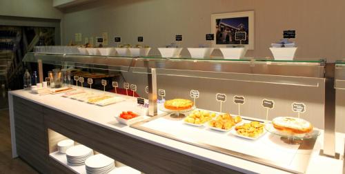 Comida en o cerca de este hotel