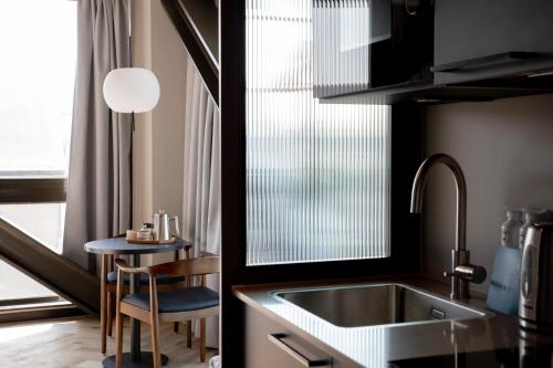 Кухня или мини-кухня в Bob W Amsterdam Noord
