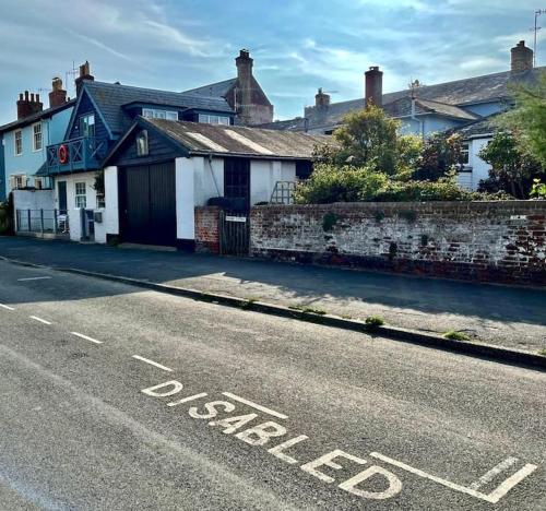 a street with a building on the side of the road at Seahorse Studio, Aldeburgh in Aldeburgh