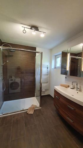 A bathroom at Ferienwohnung am Mondsee